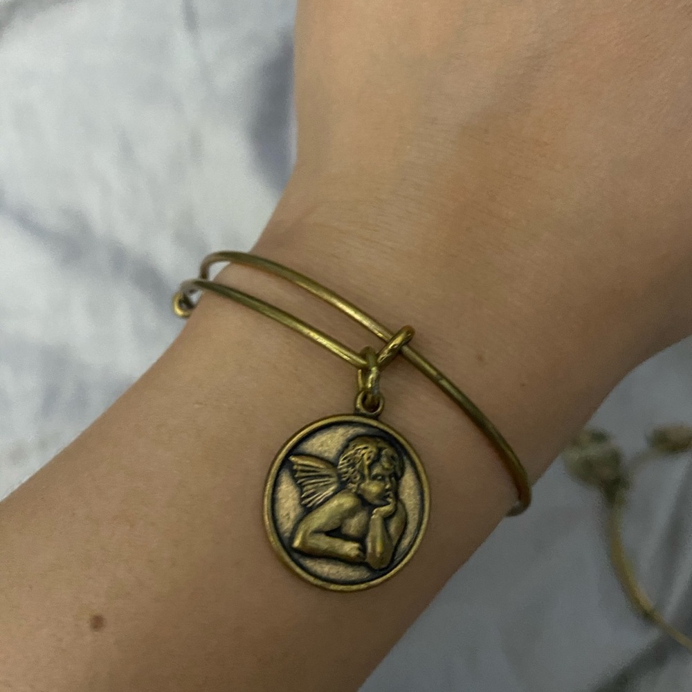 Used Alex and Ani